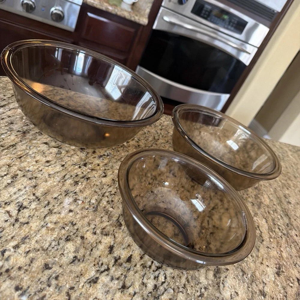 Vintage Pyrex Amber Brown Glass Nesting Mixing Bowls - Set of 3 #322 #323 #325